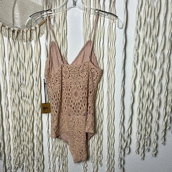 Nightcap NWT Peachy Nude Lace Bodysuit size 2/M - Picture 6 of 13